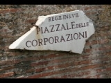 01706 ostia - regio ii - insula vii - piazzale delle corporazioni (ii,vii,4) - schild.jpg